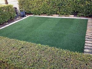Square shaped synthetic turf